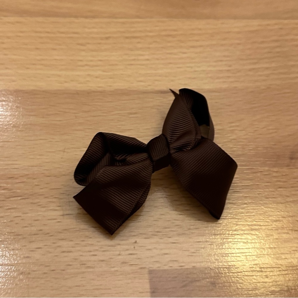 Dark brown 3.5 inch clip in bow